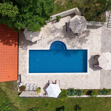 Sunset & Sunrise Villas In Stanisici-Two Villas With Common Pool Budva Exteriör bild