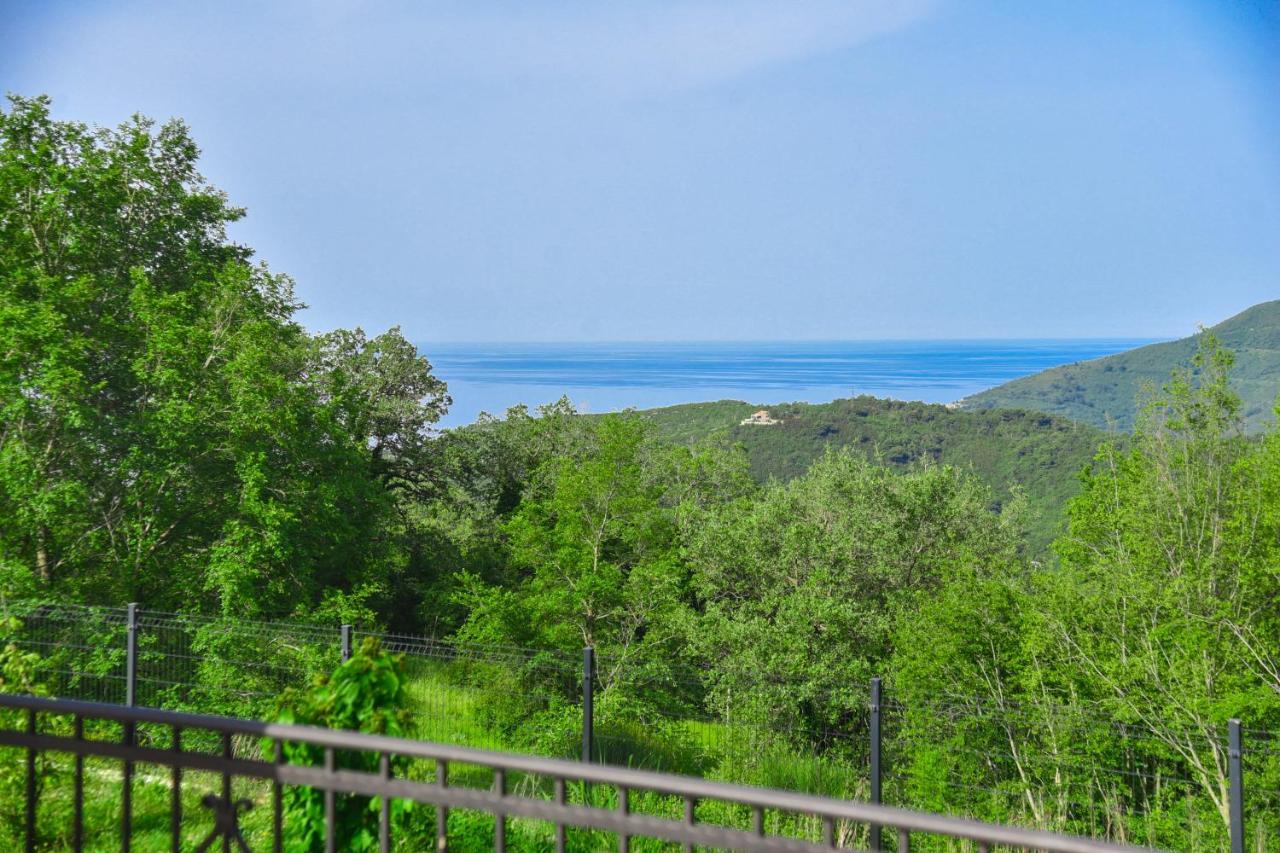 Sunset & Sunrise Villas In Stanisici-Two Villas With Common Pool Budva Exteriör bild