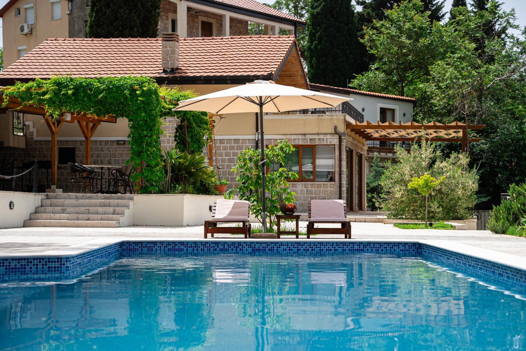 Sunset & Sunrise Villas In Stanisici-Two Villas With Common Pool Budva Exteriör bild