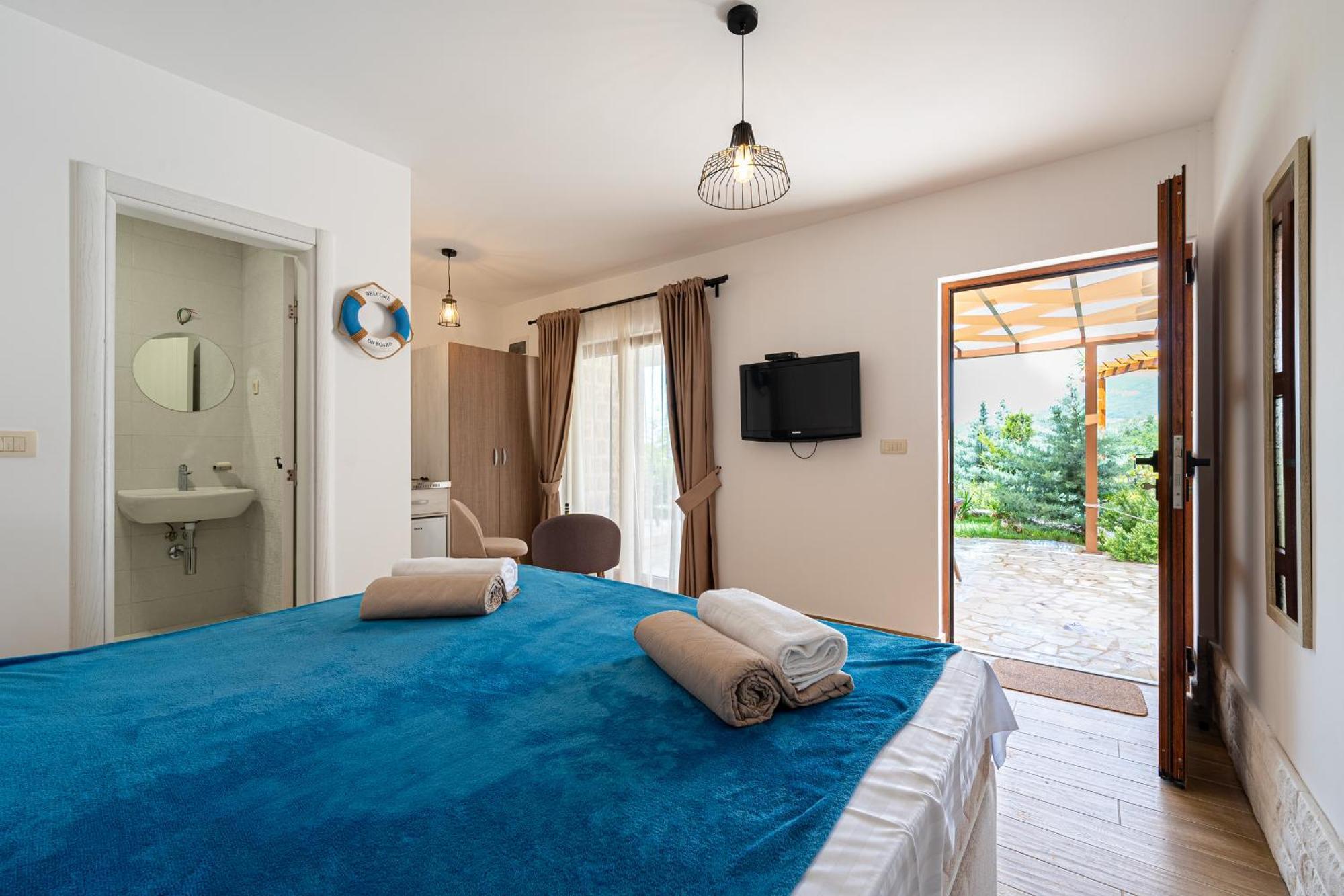 Sunset & Sunrise Villas In Stanisici-Two Villas With Common Pool Budva Exteriör bild
