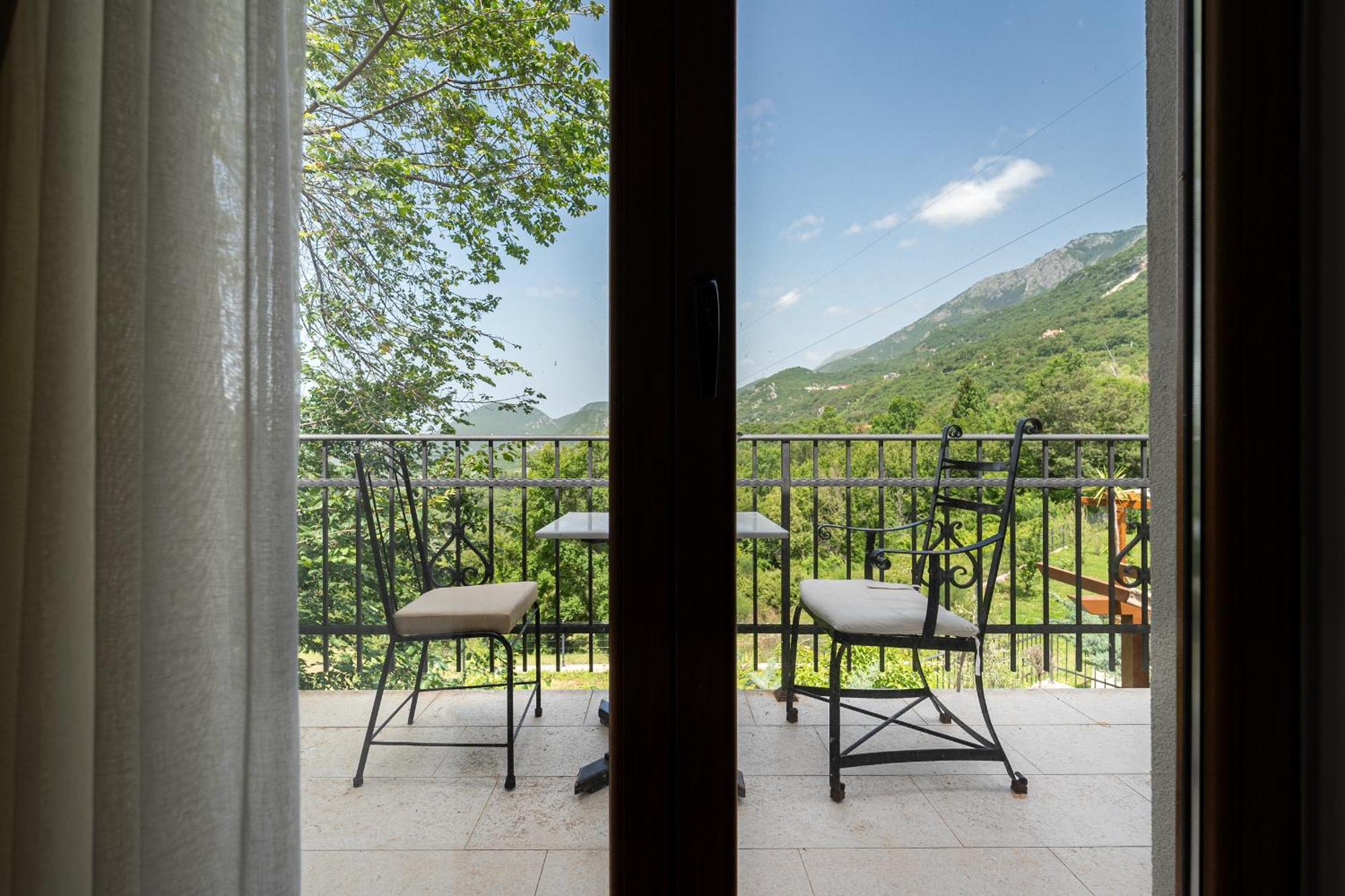 Sunset & Sunrise Villas In Stanisici-Two Villas With Common Pool Budva Exteriör bild