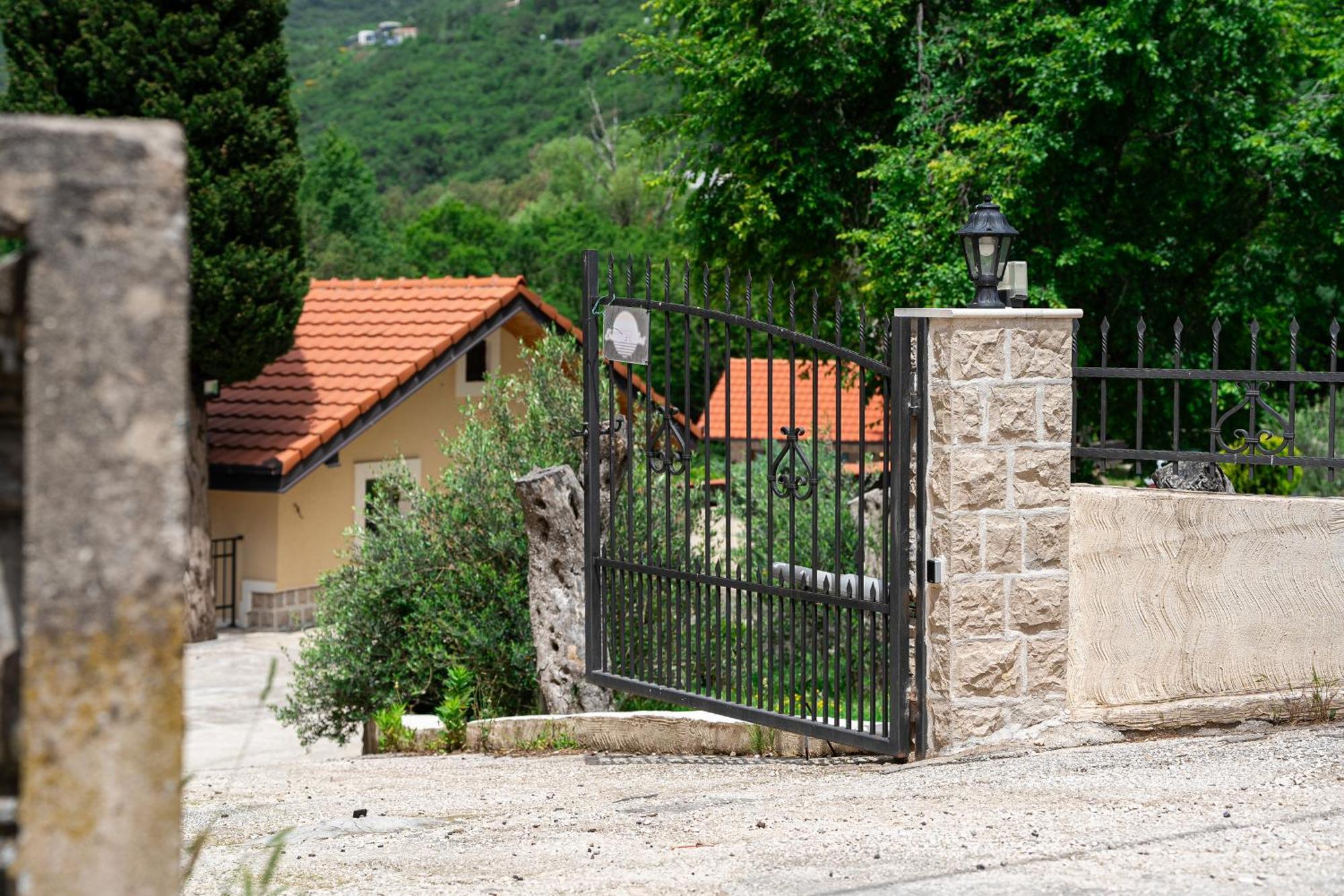 Sunset & Sunrise Villas In Stanisici-Two Villas With Common Pool Budva Exteriör bild