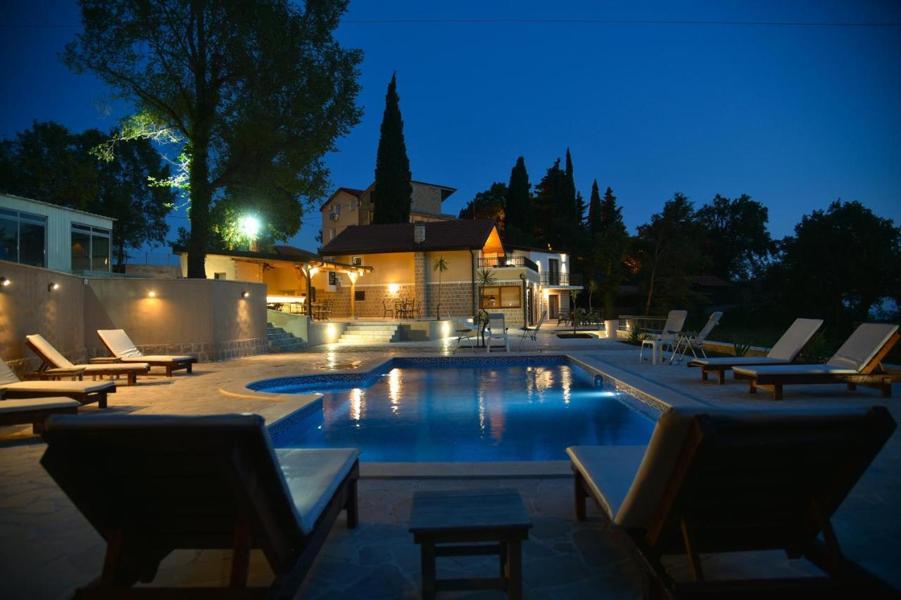 Sunset & Sunrise Villas In Stanisici-Two Villas With Common Pool Budva Exteriör bild